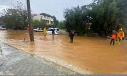 GÜNCELLEME - Antalya'nın bazı ilçelerinde sağanak etkili oluyor