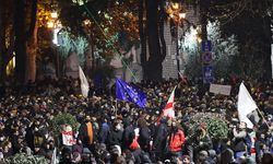 Gürcistan'da, AB'ye katılım müzakerelerinin askıya alınmasına karşı protestolar bugün de sürüyor