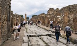 İtalya'da ziyaretçi akınına uğrayan yerlerde turist yoğunluğuna karşı bazı tedbirler alınıyor