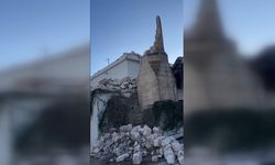 Mersin'de şiddetli rüzgar cami minaresini yıktı