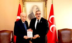 Hüseyin Yayman, Devlet Bahçeli'ye Kitap Takdim Etti