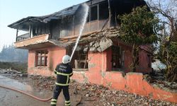 Hatay'da 2 katlı binada çıkan yangın söndürüldü