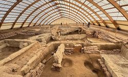 Çatalhöyük'te ziyaretçiler 9 bin yıl öncesini deneyimleme imkanı buluyor