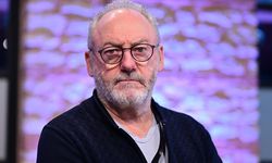 İrlandalı oyuncu Liam Cunningham, tonlarca bomba atılan insanlar için sessiz kalmayacağını söyledi