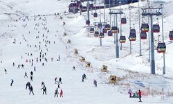 Erciyes Kayak Merkezi, yeni yılın ilk gününde 110 bin ziyaretçiyi ağırladı