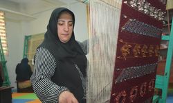 Gümüşhane'nin kök boya ile yapılan "Kelkit zilli kilimi" kadınlara emanet