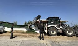 Hatay'da hazine arazisine kaçak inşa edilen ev yıkıldı
