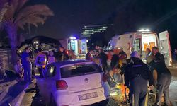 Alanya'da minibüs ile otomobil çarpıştı, biri turist 2 kişi öldü, 7 kişi yaralandı