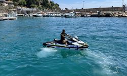 Antalya'da teknelerinde mahsur kalan 3 kişi kurtarıldı