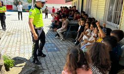 Demre'de öğrencilere trafik kuralları eğitimi verildi