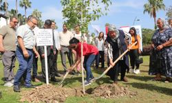 Hatay'da anneler depremlerde kaybettikleri çocukları anısına ağaç dikti