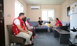 Hatay'da Türk Kızılay ekiplerinden depremzede annelere ziyaret