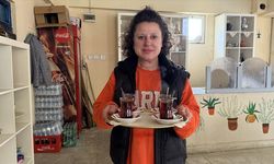 "Kahveci Seval" çalışma azmiyle çevresine örnek oluyor