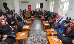 Kırsaldaki mahalleleri gezen ekipler kadınların kamu hizmetlerine ulaşmasını sağlıyor