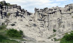 Kuzey Makedonya'daki "taşlaşmış düğün merasimi" ziyaretçilerine peri bacalarını anımsatıyor