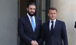 Suriye Cumhurbaşkanı Şara ile görüşen Macron'dan İsrail'in Suriye'ye yönelik saldırılarına tepki