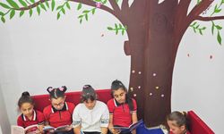 Üniversite öğrencilerinden Hatay'daki okula kütüphane desteği