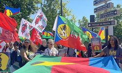 Yeni Kaledonyalı bağımsızlık yanlılarının serbest bırakılması için Paris'te yürüyüş düzenlendi