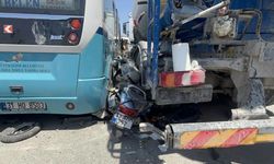 Hatay'da Feci Kaza: Motosiklet Sürücüsü Araçlar Arasında Sıkıştı!