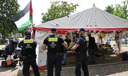 Berlin'de polis, Filistin destekçilerinin başbakanlık binasının yanında kurduğu kampı boşalttırdı
