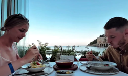 Sıra Dışı Evlilik Teklifi İzlenme Rekoru Kırdı! Ama Abartı Olduğu İçin Değil!