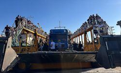 Marmara Adası açıklarında makine dairesinde yangın çıkan feribot iskeleye yanaştırıldı