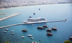 Alanya'ya "Nautica" isimli kruvaziyerle 602 yolcu geldi