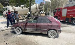 Hatay'da park halindeki otomobilde çıkan yangın söndürüldü
