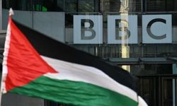 İngiltere'de lise öğrencisi, canlı yayında BBC'yi Gazze'deki soykırımın 'suç ortağı' olmakla suçladı