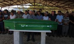 Mersin'de av tüfeğiyle öldürülen kadının cenazesi toprağa verildi