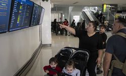 ABD'de hükümetin kapanmasıyla artan personel yetersizliği nedeniyle 9 binden fazla uçuş ertelendi
