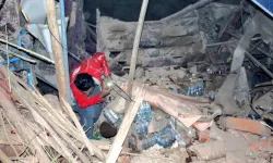 Afganistan’da Art Arda Depremler