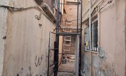 Mersin'de binanın dış cephesindeki asansörün düşmesi sonucu bir kişi öldü