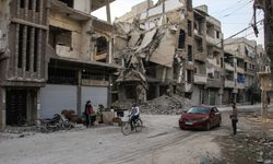 Savaşın yıktığı Şam'daki Yermük Kampı'nda, binlerce ailenin geri dönüşüyle hayat yeniden filizleniyor