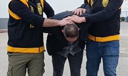 Adana'da evinde 2 silah, el bombası ve patlayıcı ele geçirilen zanlı tutuklandı