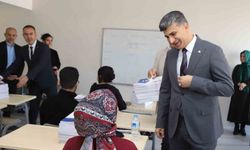 Akdeniz Belediyesinden gençlere kaynak kitap desteği