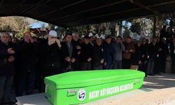 Akdeniz'e açılıp, cansız bedeni Kıbrıs'ta bulunan balıkçı, memleketinde son yolculuğuna uğurlandı