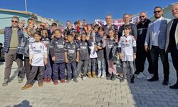 Beşiktaş gönüllülerinden Hatay'da depremzede öğrencilere forma