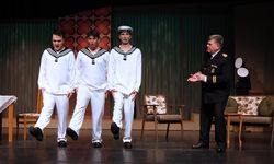Bursa Devlet Tiyatrosu 'Süt Kardeşler' oyununun prömiyerini yaptı