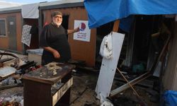 Depremzede yaşlı çiftin yaşadığı konteyner yanarak küle döndü