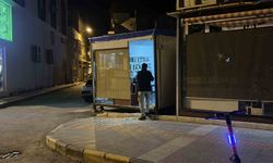 Hatay'da 6 araç ve 4 iş yerinin camlarını taşla kırdılar