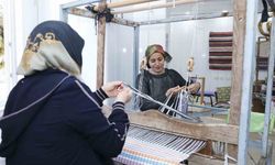 Kadınlar el emeği ve gönül birliğiyle üretiyor