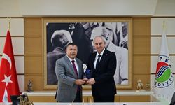 Kepez Belediyesi’ne SGK’dan teşekkür plaketi