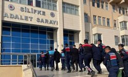 Mersin’de tekneye kaçak sigara operasyonu: 6 tutuklama