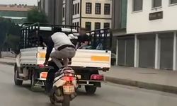 Motosikleti önce çömelerek, sonra yatarak sürdü