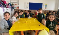 Osmaniye'de ilkokul öğrencileri limon kolonyası yaptı