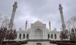 Rusya'da mimarisiyle öne çıkan 'Müslümanların Gururu' Camisi ziyaretçilerin ilgi odağı