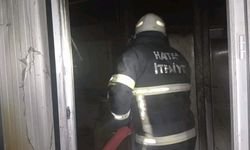 Samandağ’da yanan konteyner kullanılamaz hale geldi