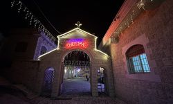 Suriye'nin İdlib ilinde yaşayan Hristiyanlar, 14 yıl aradan sonra ilk kez Noel hazırlıkları yapıyor