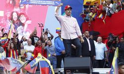 Venezuela Devlet Başkanı Maduro, dans ederek ABD'ye 'barış' çağrısında bulundu